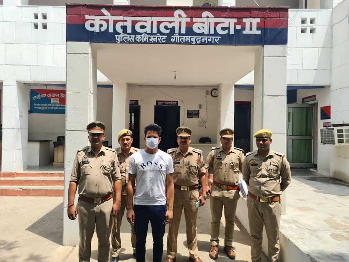 कई वर्षो से फरार चल रहे इनामी बदमाश को पुलिस ने दबोचा